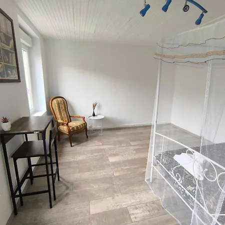 Spacieuse Maison Proche De La 이포르